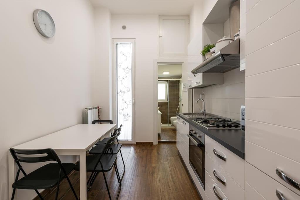 Central Loft Full Comfort Бари Экстерьер фото