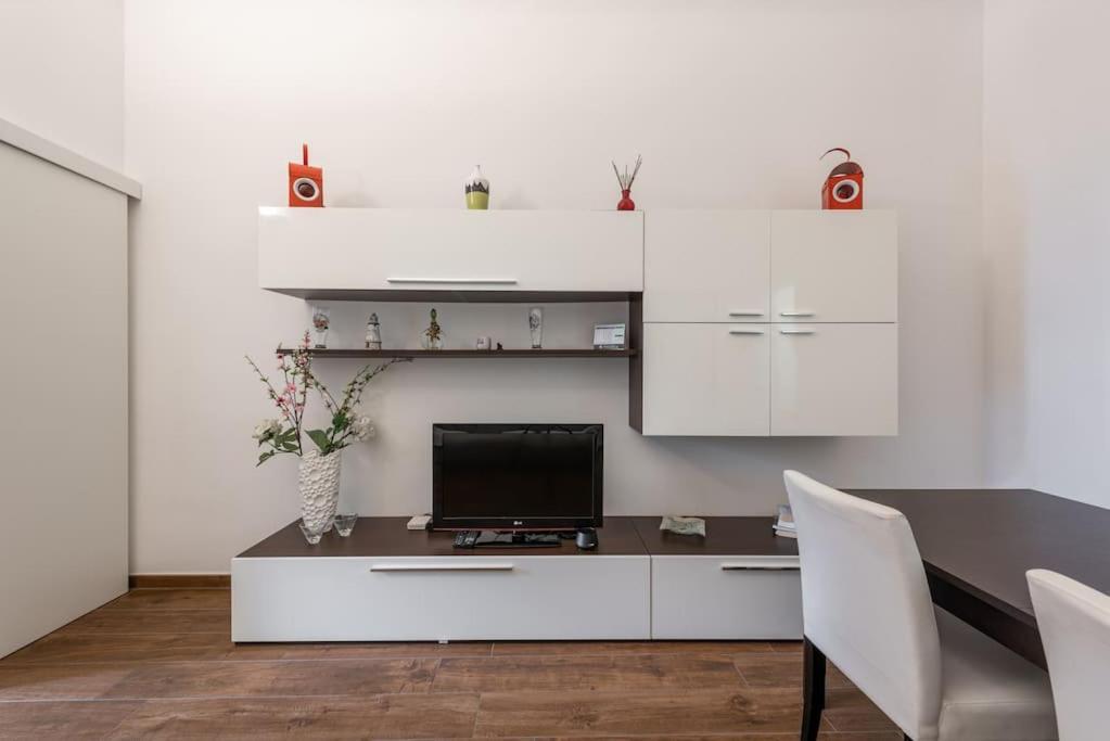 Central Loft Full Comfort Бари Экстерьер фото