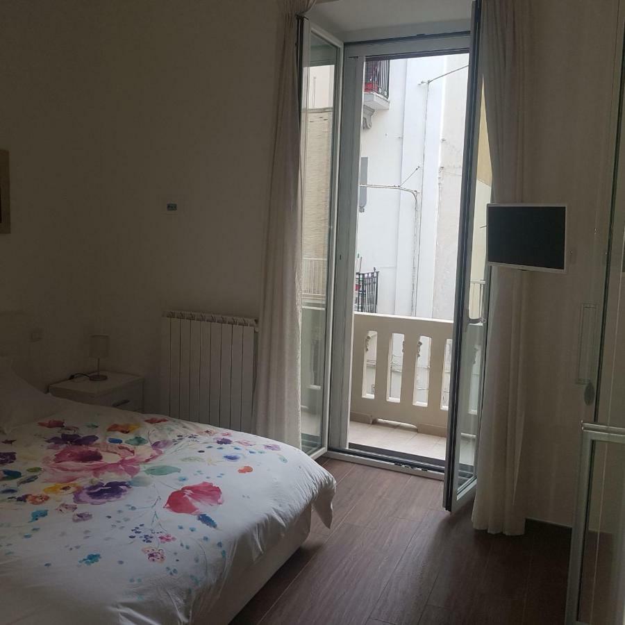 Central Loft Full Comfort Бари Экстерьер фото