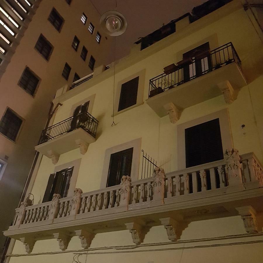 Central Loft Full Comfort Бари Экстерьер фото